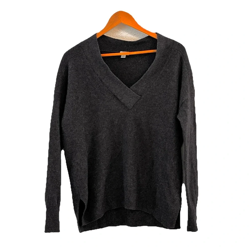Halogen Gray‎ Cashmere Sweater Womens M Old Money V Neck Preppy Quiet Luxury
